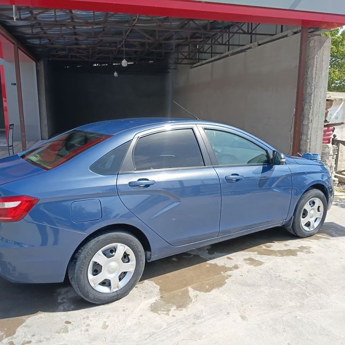 Lada Cobalt 2018 — 2