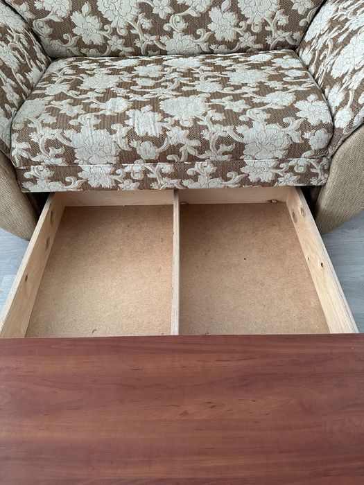 Двухместный диван