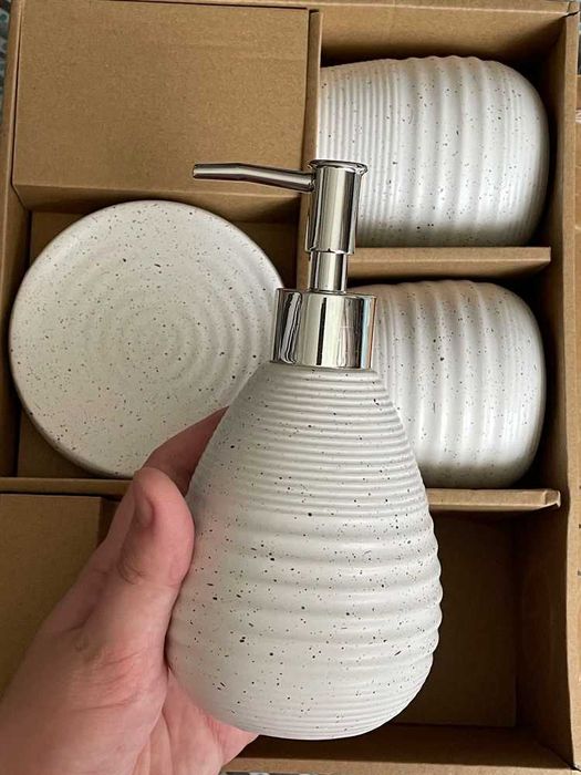 Керамический набор для ванной комнаты