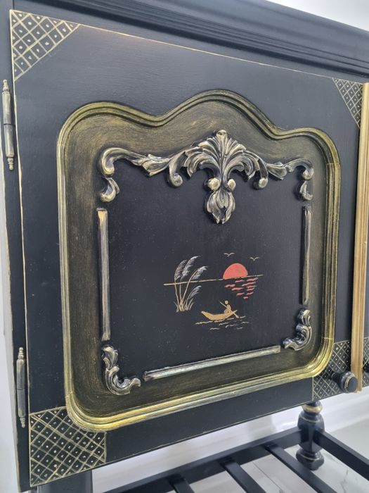 Винтажный шкаф для интерьера