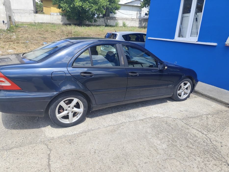 Mercedes-Benz c180