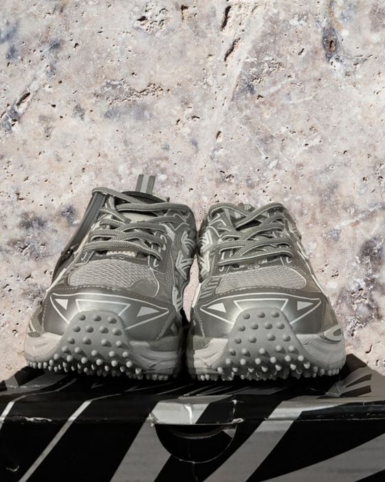 OFF WHITE - Be Right Back