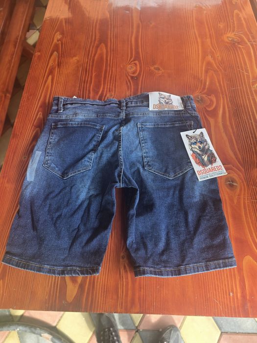 Vand blugi DSQUARED2 mai multe modele si marimi