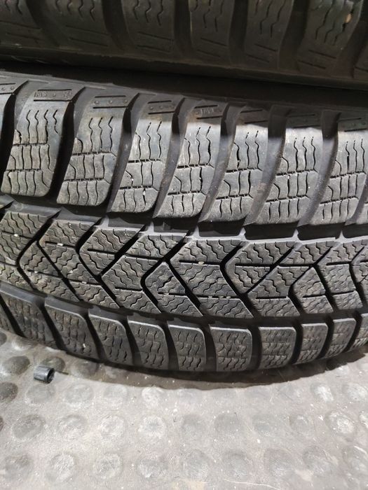 2 бр 205/60/17 Pirelli 21г