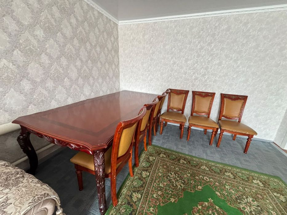 Продается стол со стульями