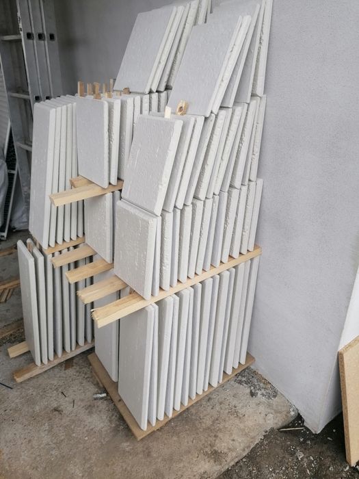 Vând și montez piatra decorativa