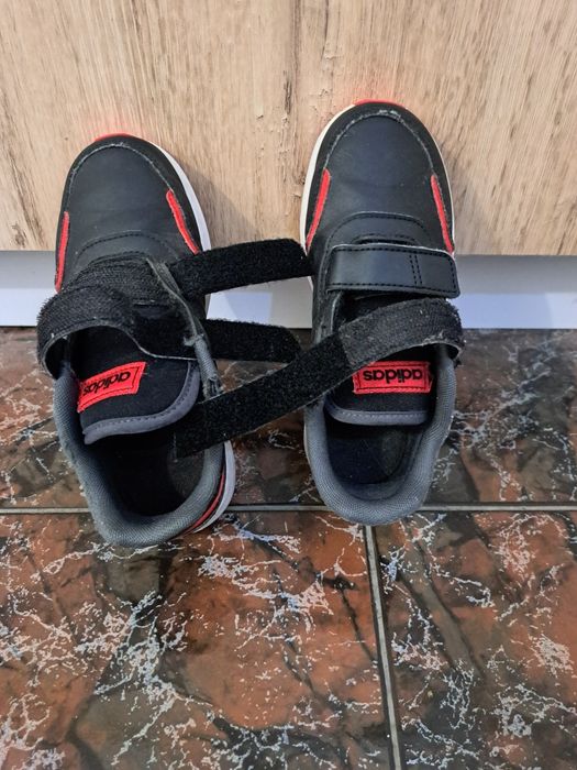 Оригинални детски маратонки Adidas – номер 31