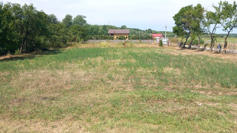 Teren intravilan 1700 m2 cu toate utilitatile oras Babeni str Romani