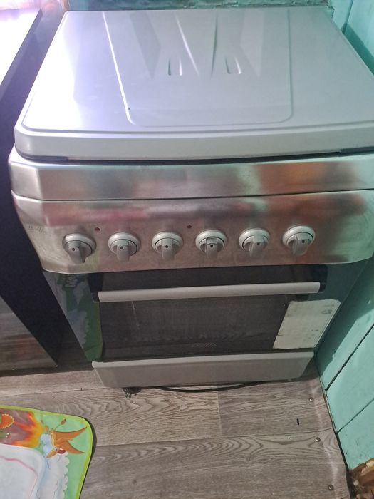 Продам газовую плиту