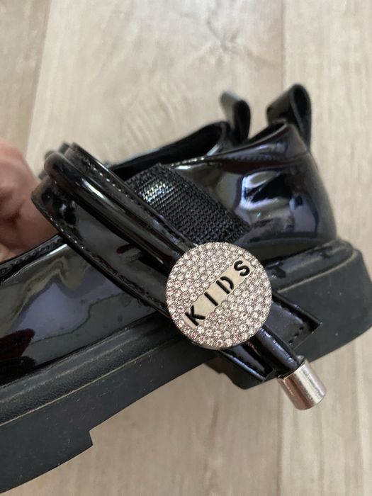 Продам туфли новые 33 размер