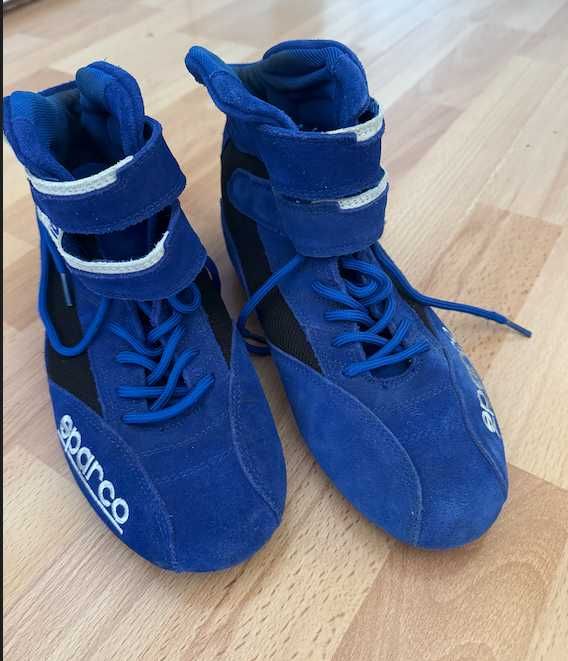 Pachet complet raliu Sparco – costum, ghete, mănuși si casca