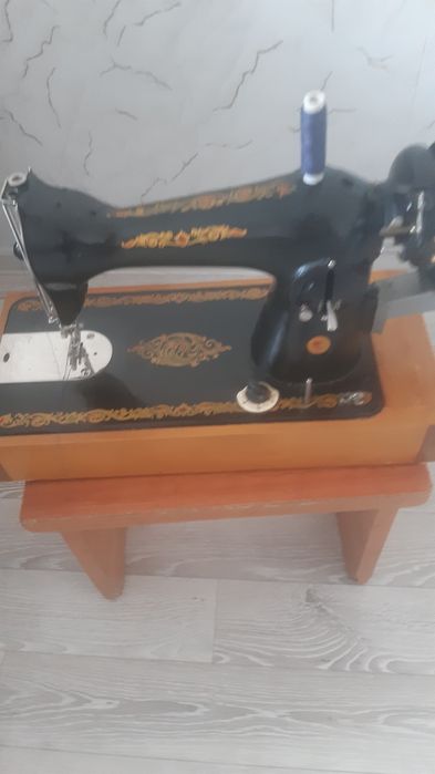 Швейная машина .