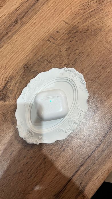 Продам AirPods 4