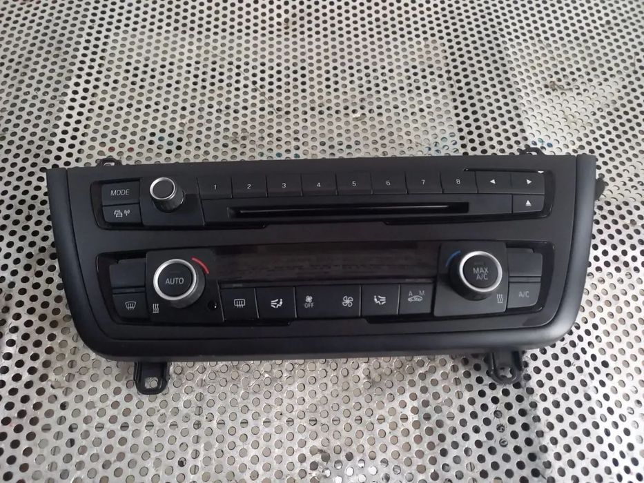 Panou Modul Clima Climatronic Interfata Radio CD Bmw F30 F31 - Dezmembrari Arad