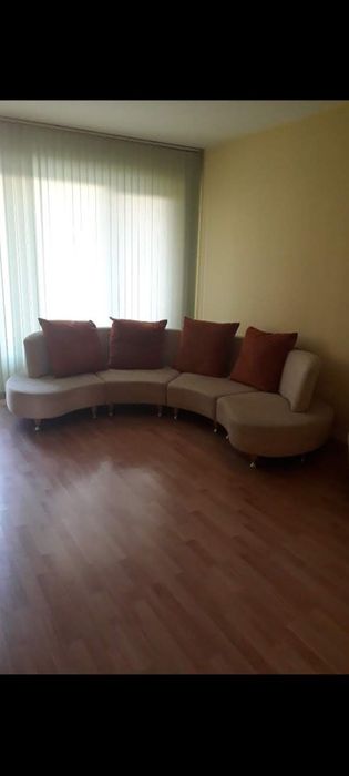 ГОЛЯМ овален диван