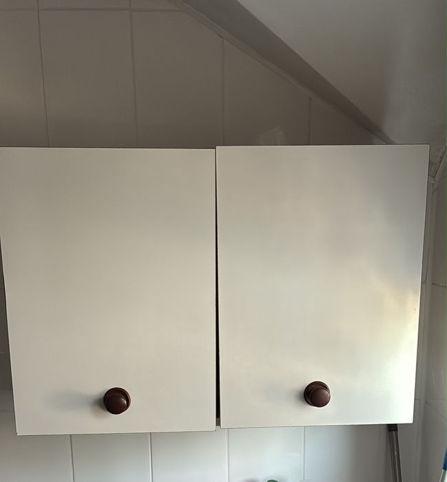 Dulap suspendat cu 2 rafturi