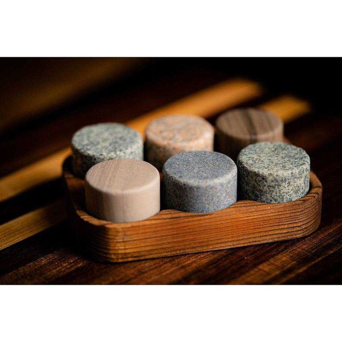 Set Cadou Whisky cu Sticla, 4 Pahare si Cuburi de Granit