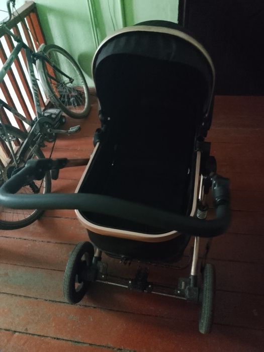 Продам прогулочный коляску.