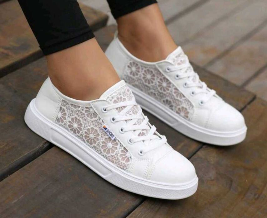 Нови дамски сандали в леопардов принт и бели летни обувки с дантела.