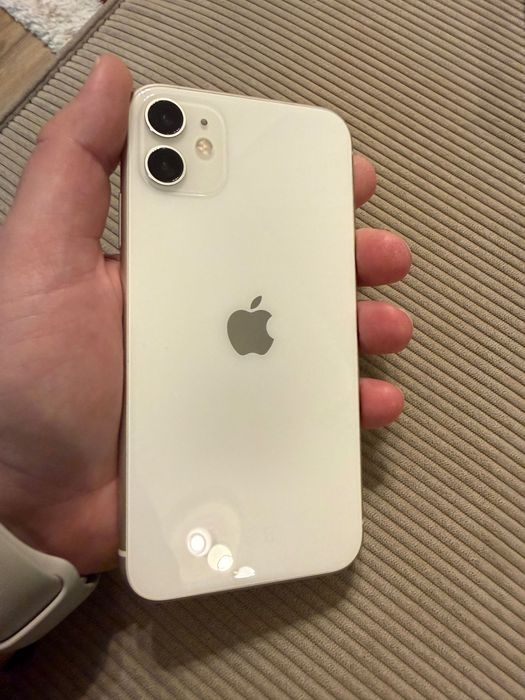 iPhone 11 бял - без забележки, 64 gb - пълен комплект - батерия 79%