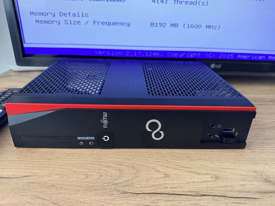 Малък компютър Fujitsu Futro S930
