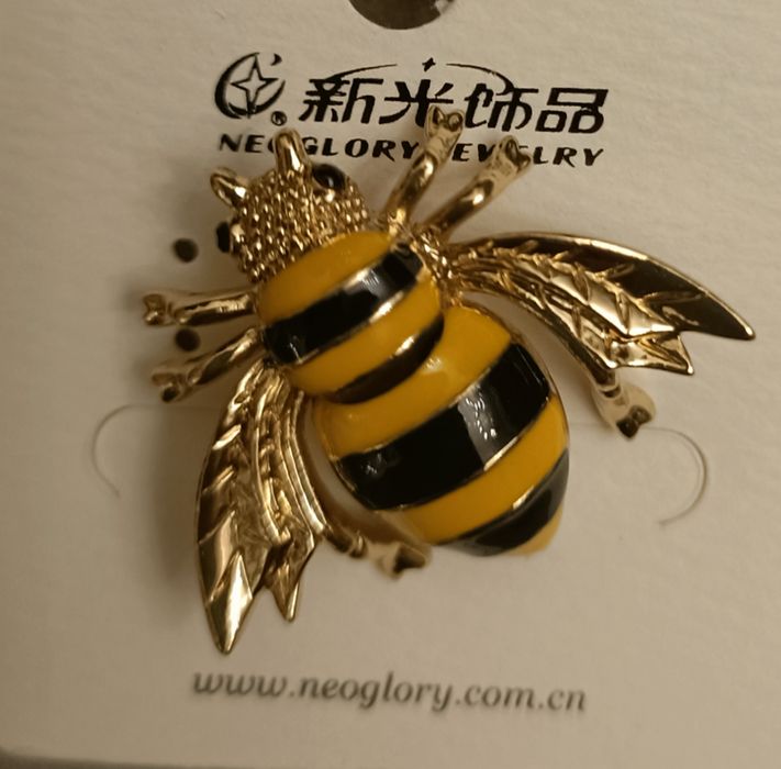 Продам броши, значки