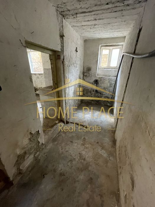 Етаж от къща за ремонт