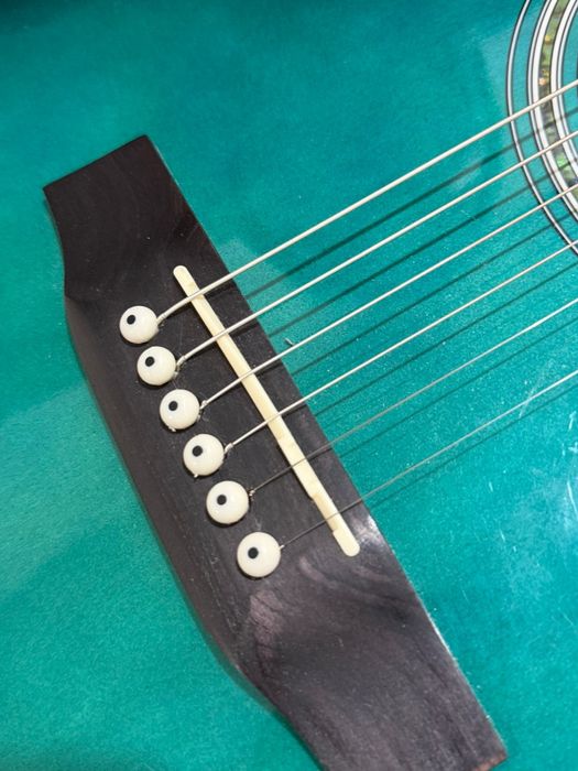 ГИТАРА САТЫЛАДЫ.жагдайы жаксы