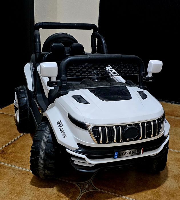 Продам электромашинку детскую