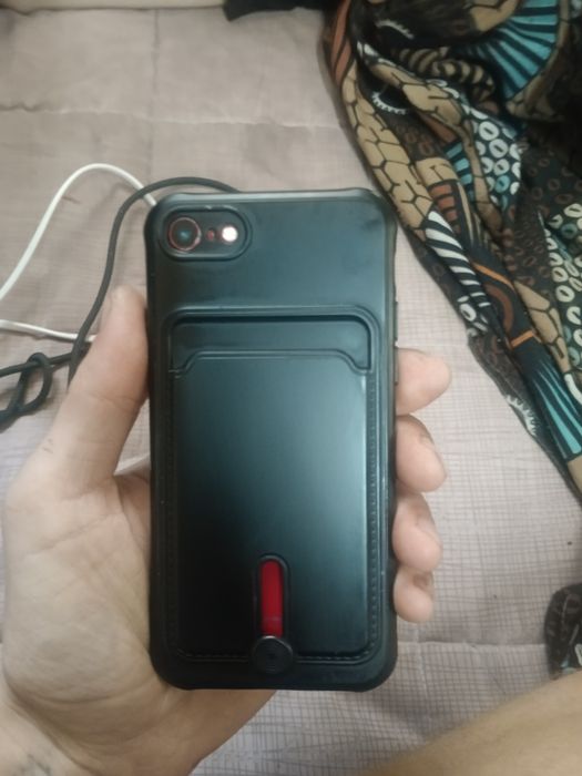 Продам Айфон SE 2го покаления