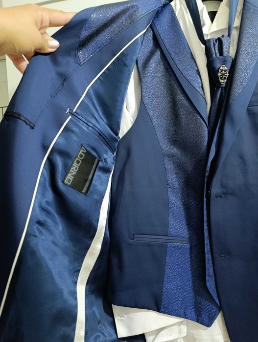 Мъжки официален костюм