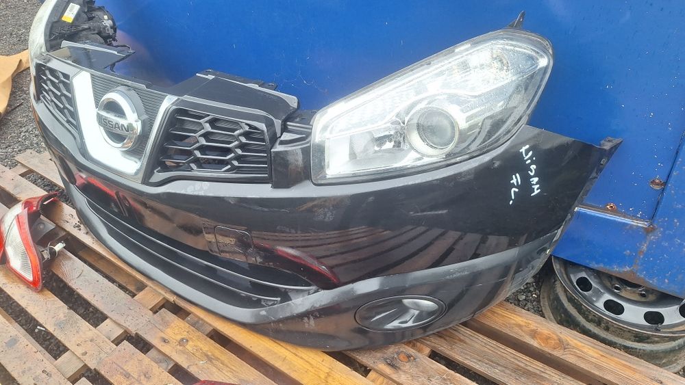 Bara fata Nissan Qashqai facelift 2013 faruri lupa triple grile proiectoare
