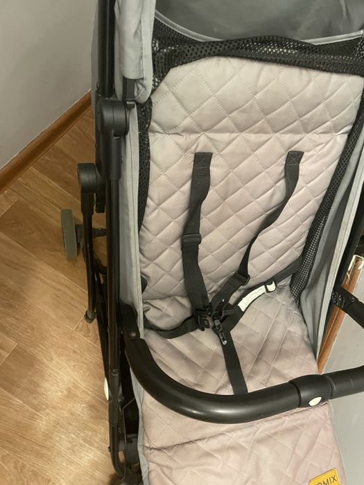 Продам прогулочную коляску
