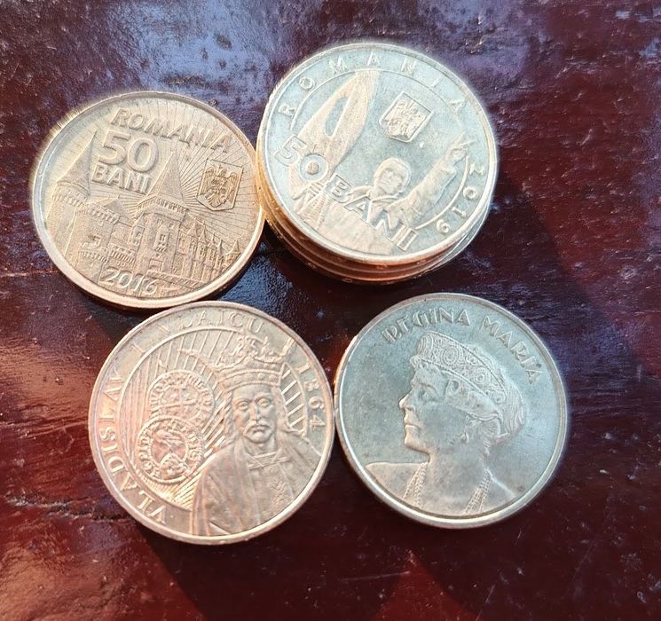 Vind colecție proprie de bancnote și monete