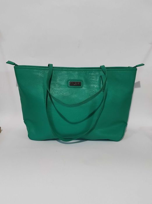 Кожена дамска чанта в зелено