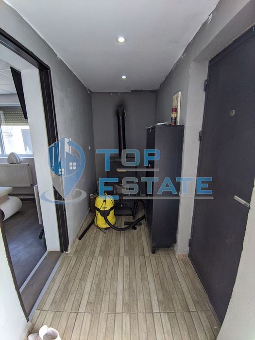 Едноетажна реновирана къща с голям двор в село Павел