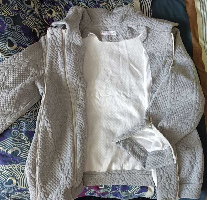 Продам куртку-бомбер для беременных размер 52