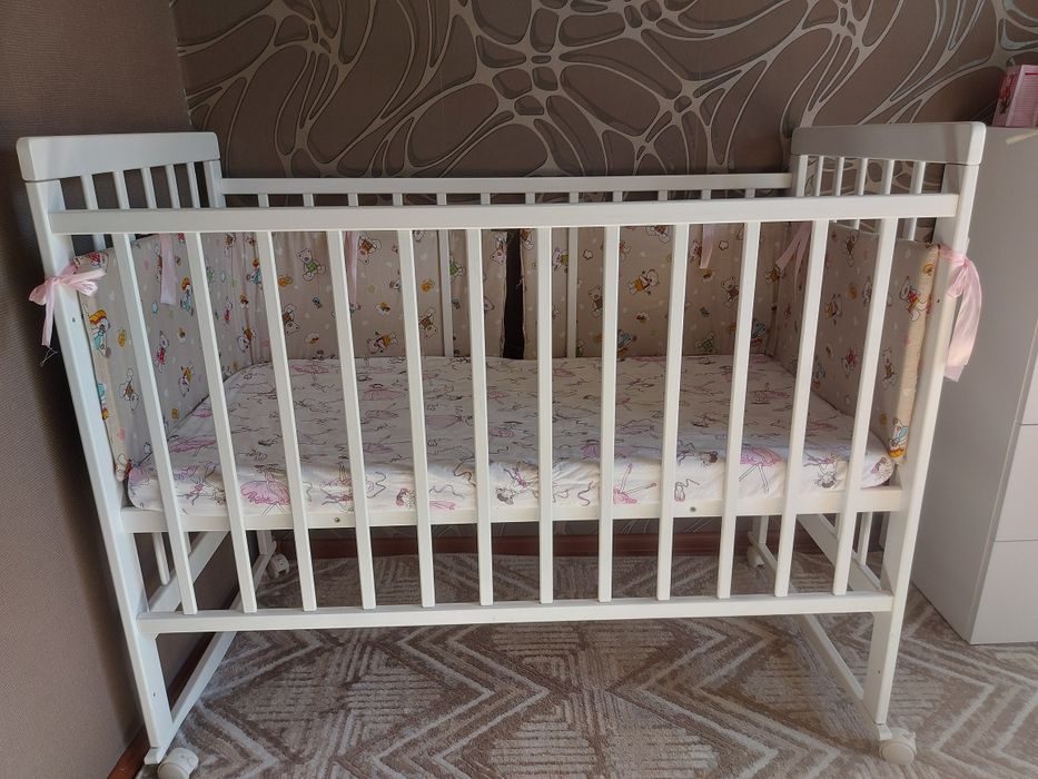 Продам детскую кроватку