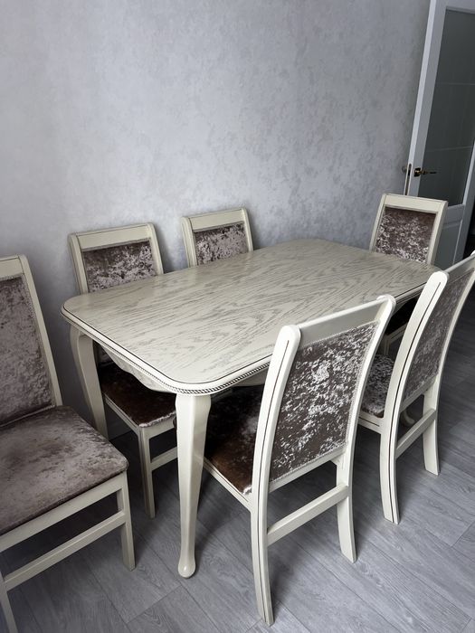 Кухонный стол со стульями