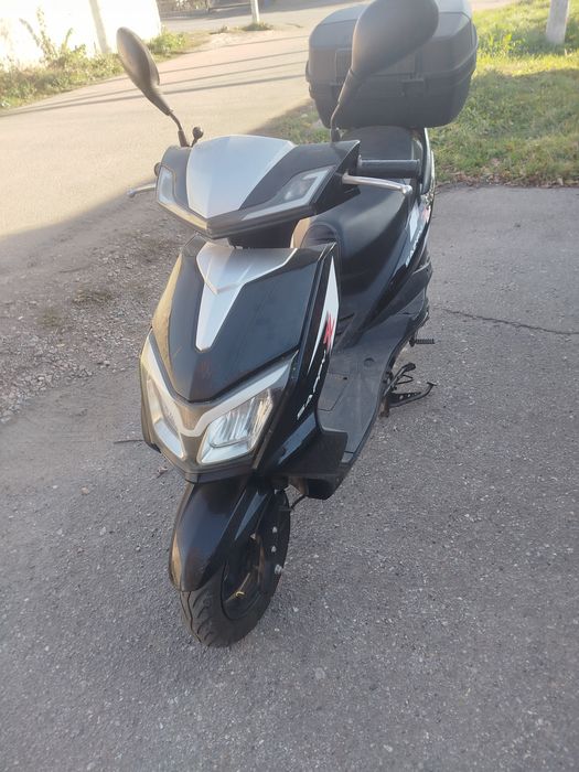 Продам скутер 125 кубов