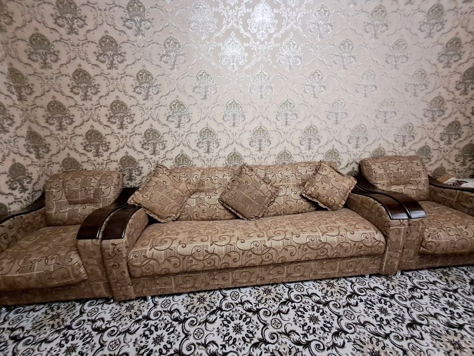 Divan 2 ta kreslo sotiladi