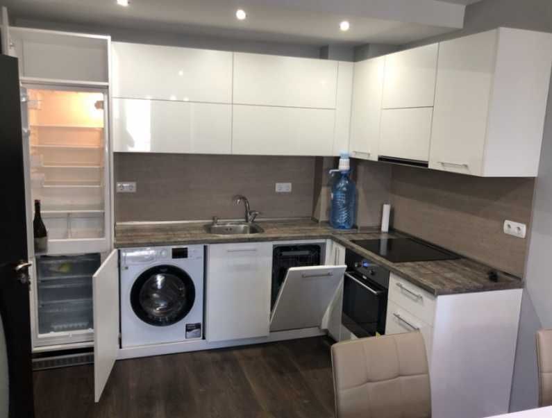 Дава се под наем Четиристаен апартамент в Пловдив, Младежки Хълм - 98 кв.м за 510 € - Снимка #3