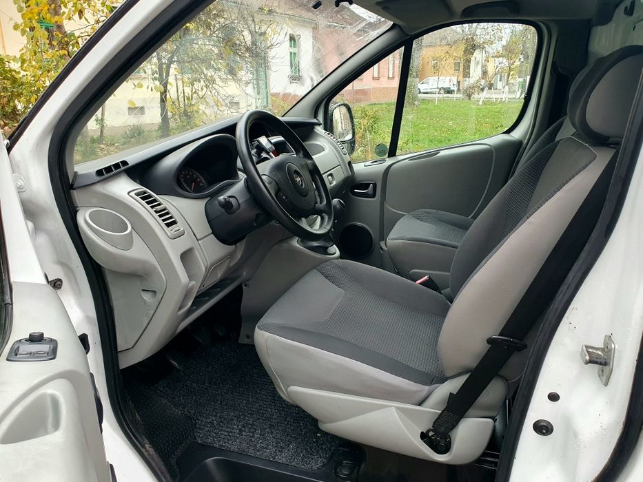 Opel Vivaro 2.0cdti 114cp  2013 euro 5