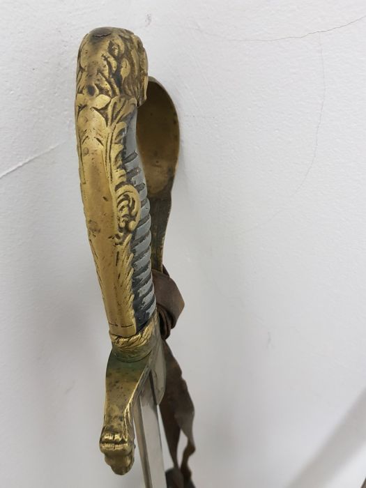 Българска офицерска сабя ДКВ ("до края на войната"). От 1940те години.