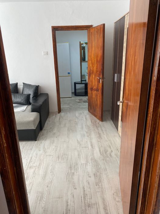 Închiriez apartament