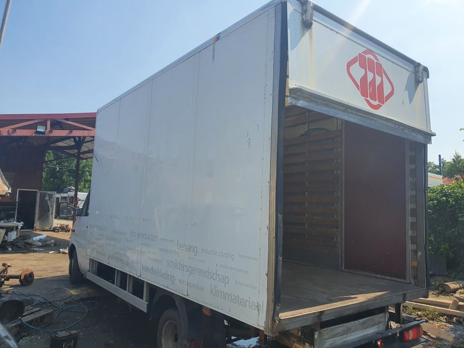 Dezmembrez Mercedes Sprinter 413 2.2 2005 cutie 5 trepte cub