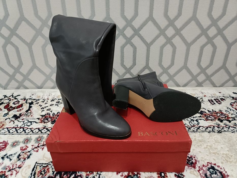 Продам женские сапоги