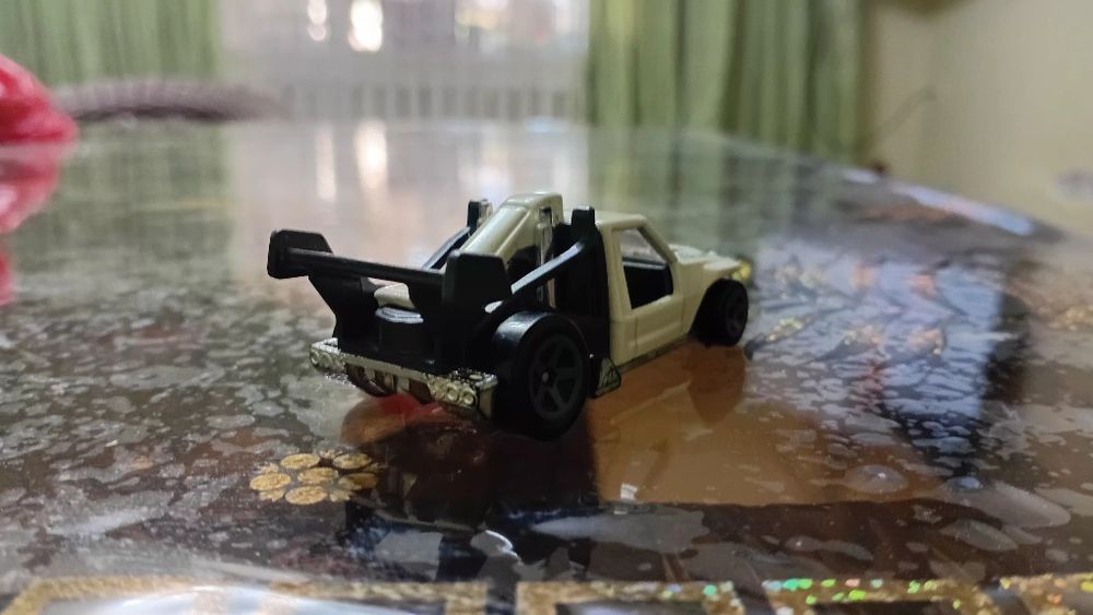 Hot Wheels Lolux Toyota Hilux 1:64