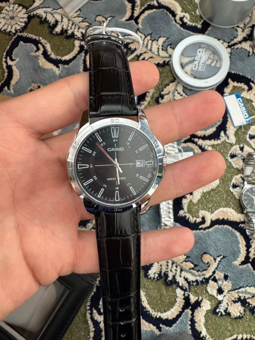 Часы с коробкой в подарок