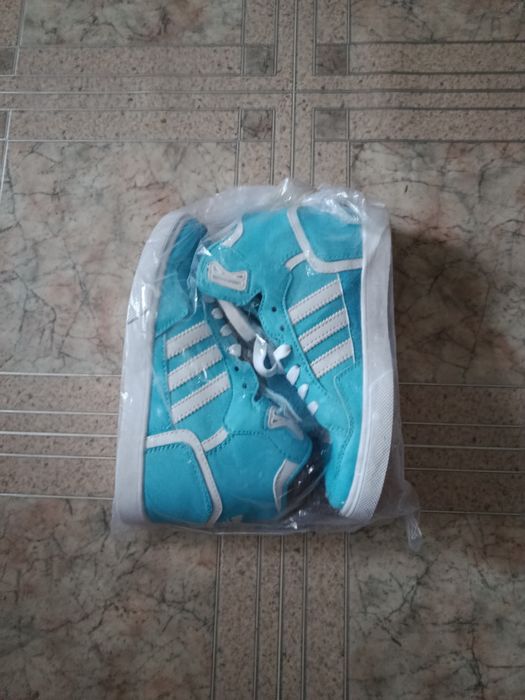 Продам кросовки д